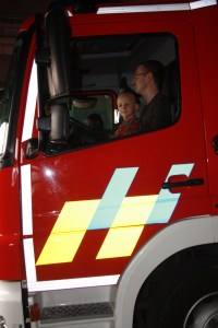 In de brandweerwagen